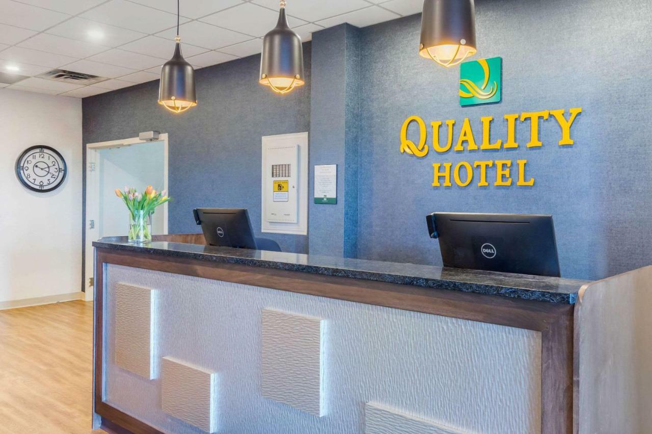 קלרנוויל Quality Hotel מראה חיצוני תמונה